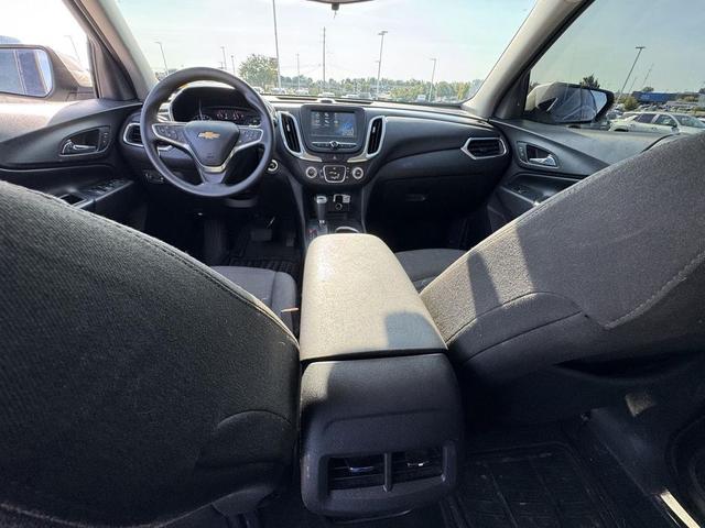 Photo of 2018 Silver Ice Metallic Chevrolet Equinox