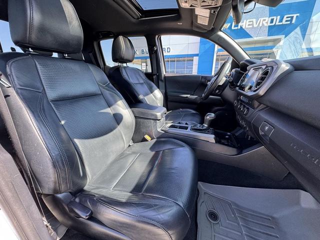 Photo of 2019 Super White Toyota Tacoma
