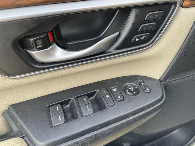 Photo of 2019 Platinum White Pearl Honda CR-V