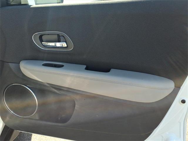 Photo of 2021 White Honda HR-V