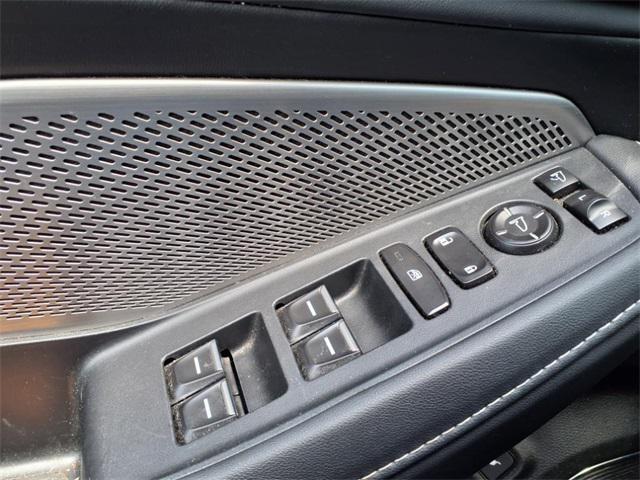 Photo of 2023 White Acura MDX