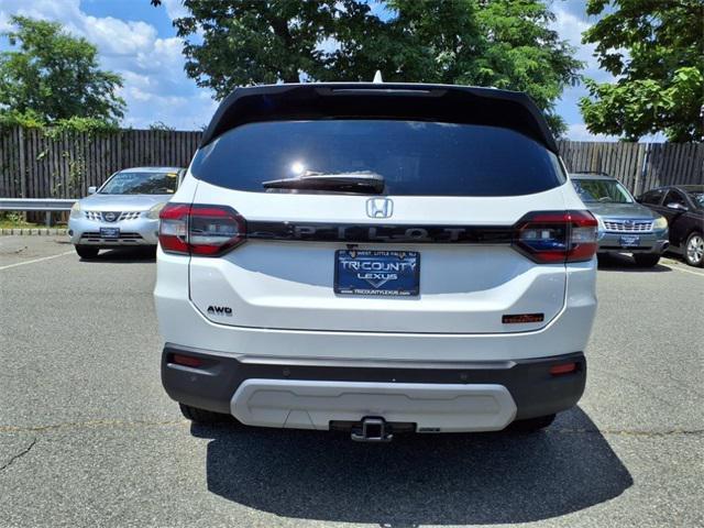 Photo of 2025 White Honda Pilot