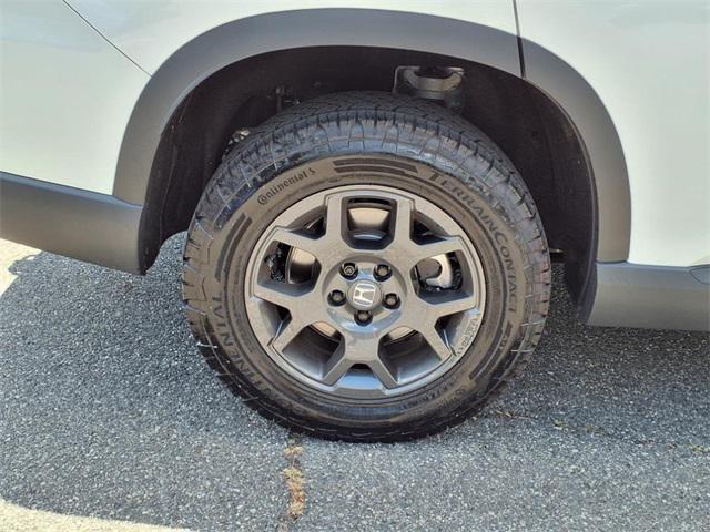 Photo of 2025 White Honda Pilot