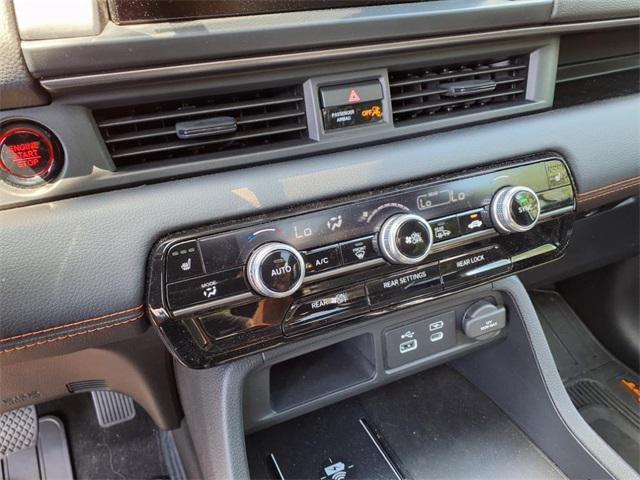 Photo of 2025 White Honda Pilot
