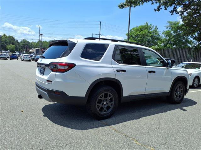Photo of 2025 White Honda Pilot