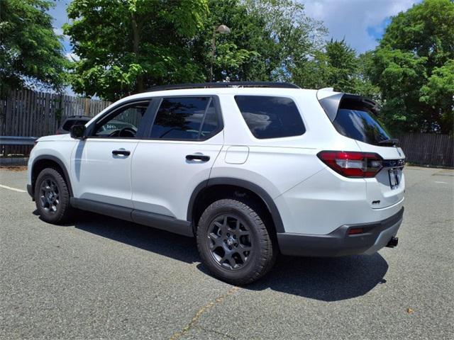 Photo of 2025 White Honda Pilot