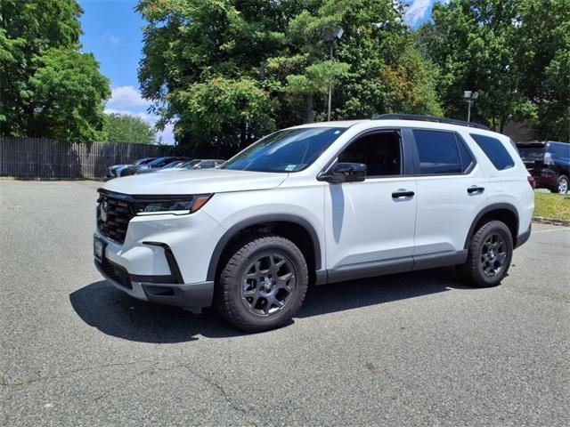 Photo of 2025 White Honda Pilot
