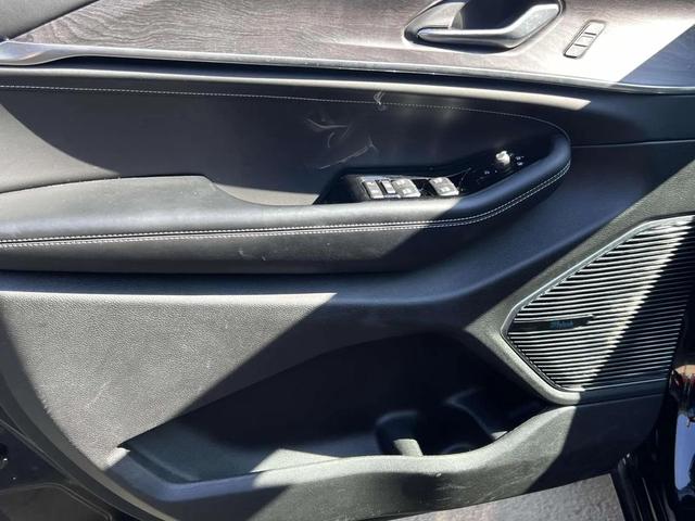 Photo of 2022 Diamond Black Crystal Pearlcoat Jeep Grand Cherokee