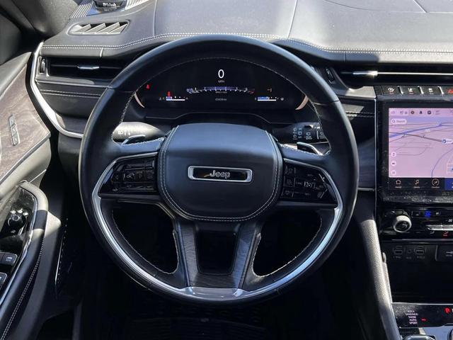 Photo of 2022 Diamond Black Crystal Pearlcoat Jeep Grand Cherokee