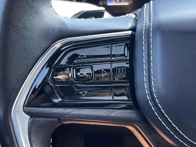 Photo of 2022 Diamond Black Crystal Pearlcoat Jeep Grand Cherokee