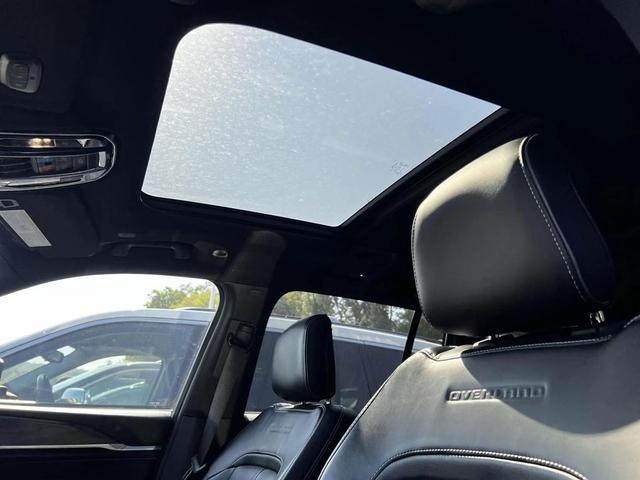 Photo of 2022 Diamond Black Crystal Pearlcoat Jeep Grand Cherokee