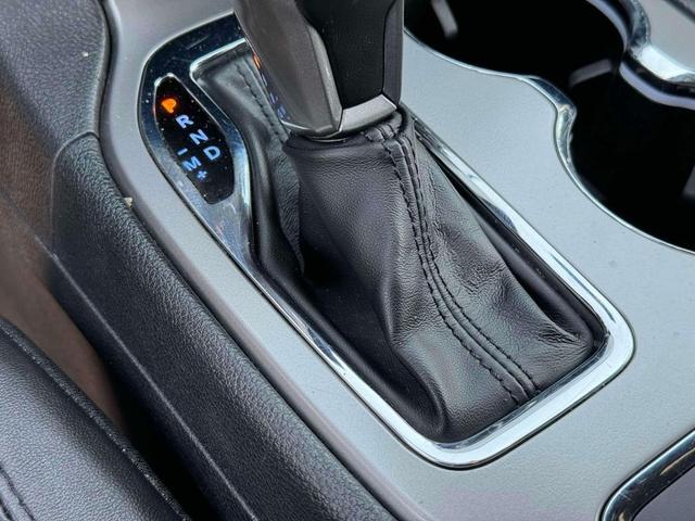 Photo of 2022 Diamond Black Crystal Pearlcoat Jeep Grand Cherokee