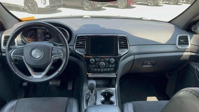 Photo of 2022 Diamond Black Crystal Pearlcoat Jeep Grand Cherokee