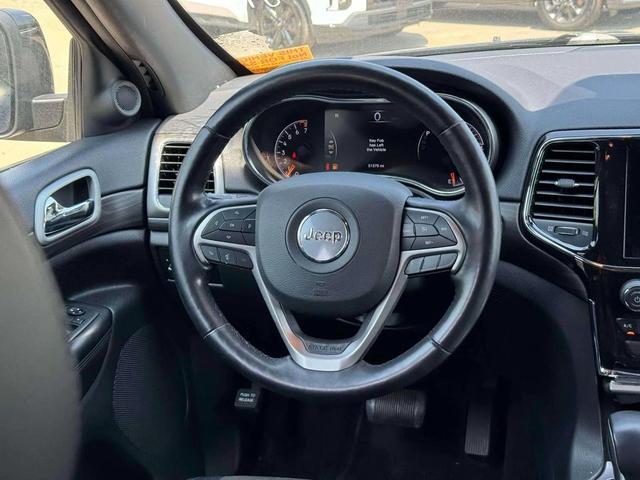 Photo of 2022 Diamond Black Crystal Pearlcoat Jeep Grand Cherokee