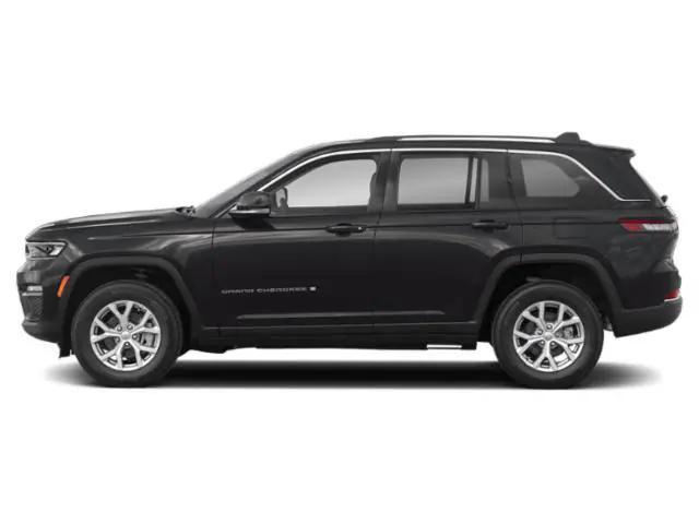 Photo of 2025 Diamond Black Crystal Pearlcoat Jeep Grand Cherokee
