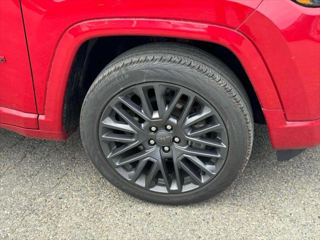 Photo of 2022 Redline Pearlcoat Jeep Compass
