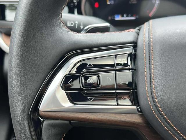 Photo of 2023 Diamond Black Crystal Pearlcoat Jeep Grand Cherokee