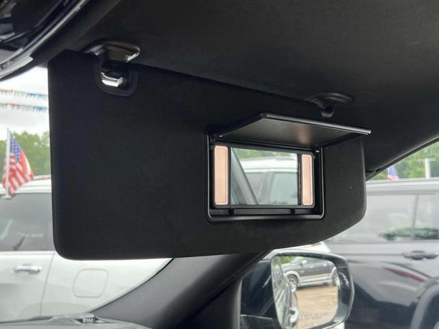 Photo of 2023 Diamond Black Crystal Pearlcoat Jeep Grand Cherokee