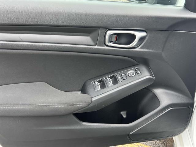 Photo of 2022 Platinum White Pearl Honda Civic