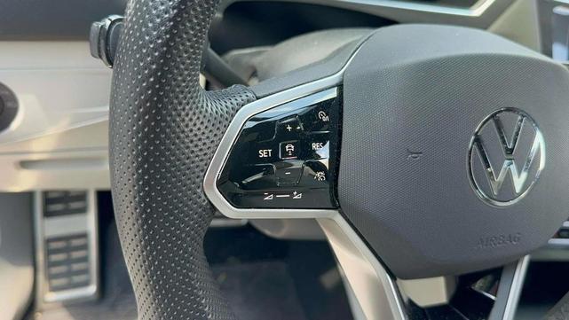 Photo of 2022 Deep Black Pearl Volkswagen Tiguan