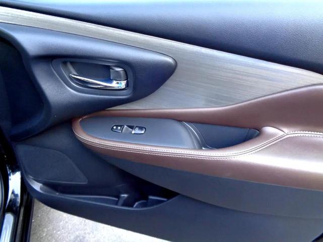 Photo of 2015 Black Nissan Murano