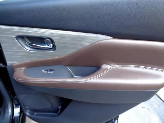 Photo of 2015 Black Nissan Murano