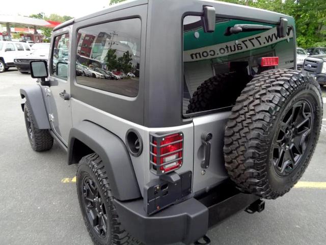 Photo of 2017 Gray Jeep Wrangler