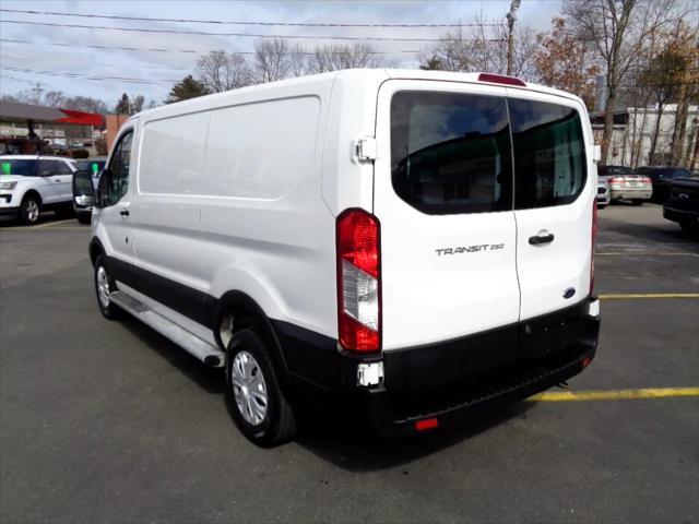 Photo of 2019 White Ford Transit-250