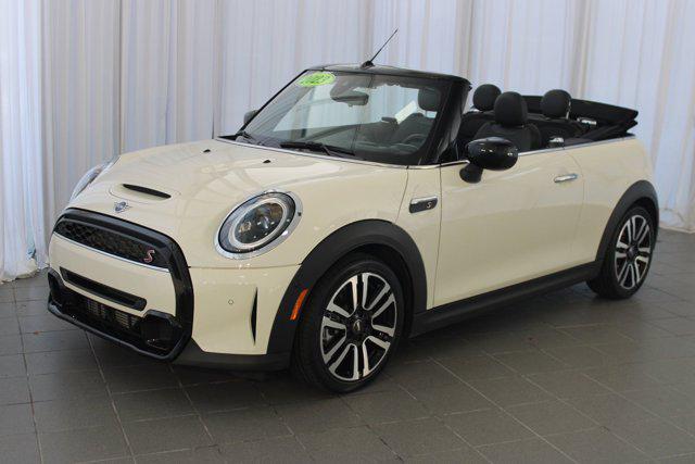 Photo of 2023 White Silver Metallic MINI Convertible