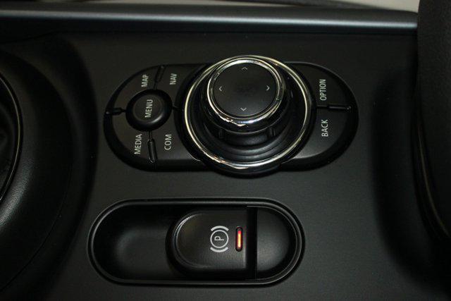 Photo of 2022 Island Blue Metallic MINI Clubman