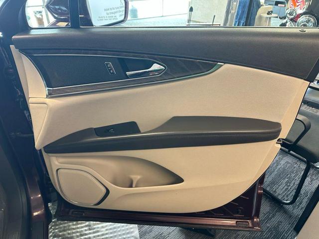 Photo of 2018 Burgundy Velvet Metallic Tinted Clearcoat Lincoln MKX
