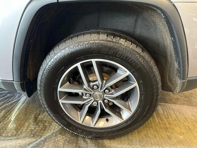 Photo of 2018 Billet Silver Metallic Clearcoat Jeep Grand Cherokee