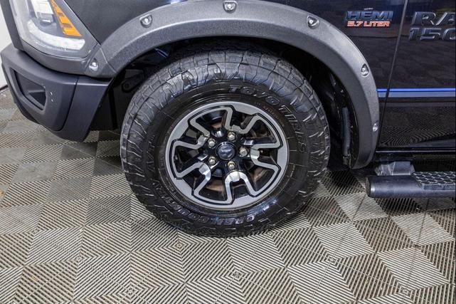 Photo of 2016 Brilliant Black Crystal Pearlcoat RAM 1500
