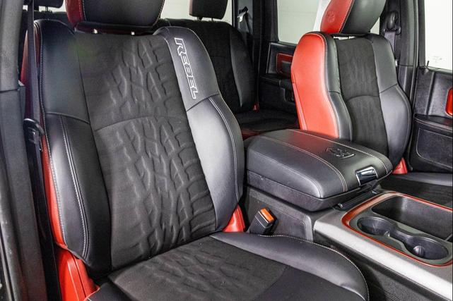 Photo of 2016 Brilliant Black Crystal Pearlcoat RAM 1500