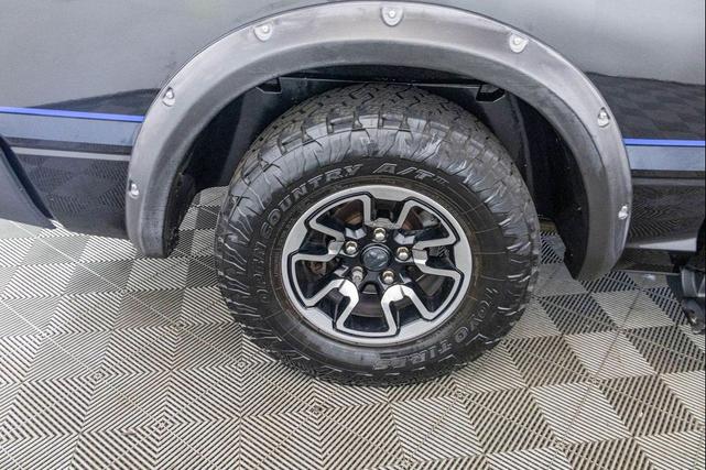 Photo of 2016 Brilliant Black Crystal Pearlcoat RAM 1500