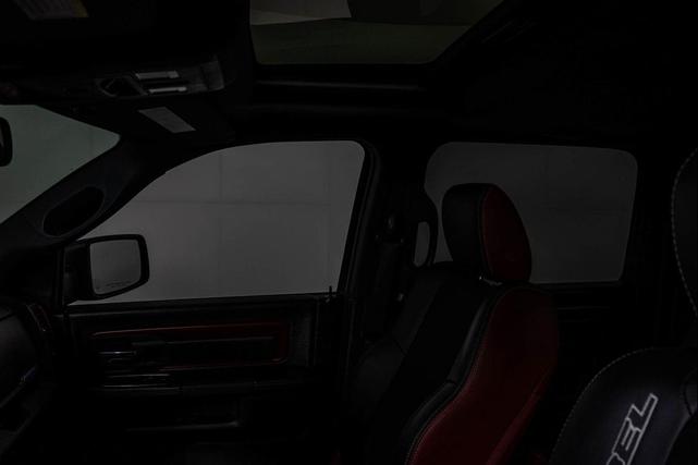 Photo of 2016 Brilliant Black Crystal Pearlcoat RAM 1500