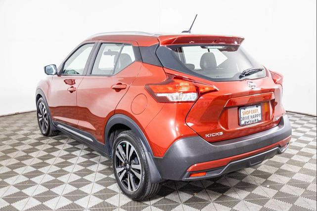 Photo of 2019 Cayenne Red Metallic Nissan Kicks