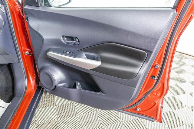 Photo of 2019 Cayenne Red Metallic Nissan Kicks