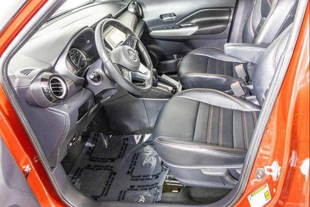 Photo of 2019 Cayenne Red Metallic Nissan Kicks