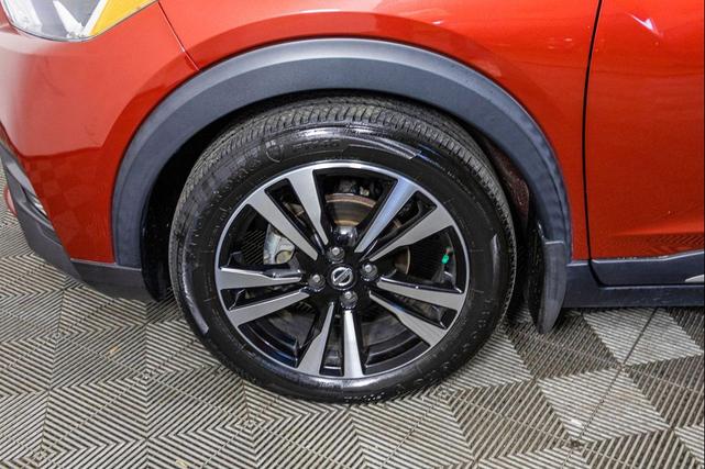 Photo of 2019 Cayenne Red Metallic Nissan Kicks