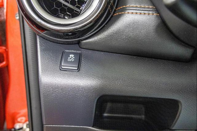 Photo of 2019 Cayenne Red Metallic Nissan Kicks