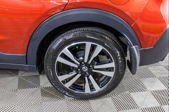Photo of 2019 Cayenne Red Metallic Nissan Kicks