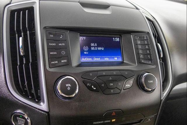 Photo of 2016 Oxford White Ford Edge