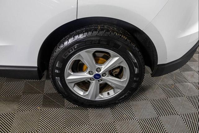 Photo of 2016 Oxford White Ford Edge