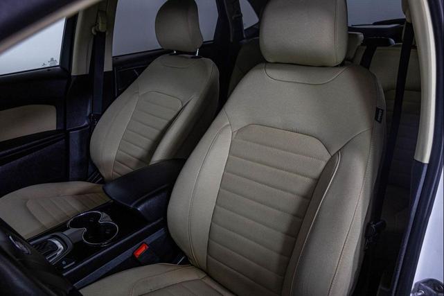 Photo of 2016 Oxford White Ford Edge