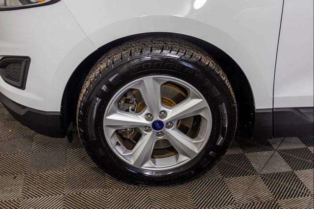 Photo of 2016 Oxford White Ford Edge