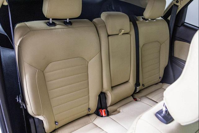 Photo of 2016 Oxford White Ford Edge
