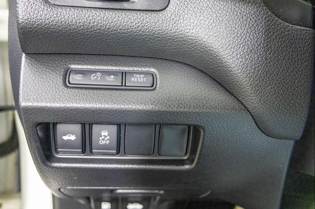 Photo of 2018 Glacier White Nissan Altima