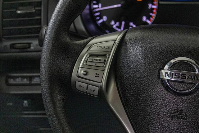 Photo of 2018 Glacier White Nissan Altima