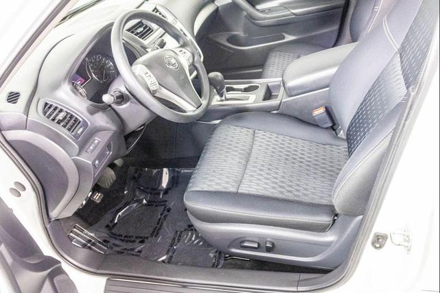 Photo of 2018 Glacier White Nissan Altima